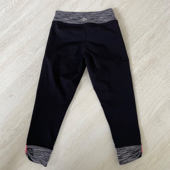 Black Triple Flip Capri Leggings - Picture 2 of 2